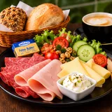 Fleisch-Käse-Wurst Frühstück