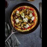 Mini Pizza Aubergine, Mozzarella & Tomaten